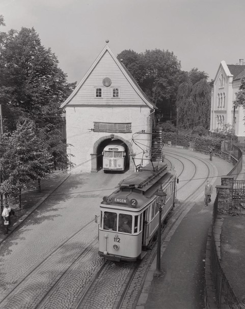 «Trikk og buss ved Stadsporten», Atelier KK, ca. 1957, Marcus ved UBB.